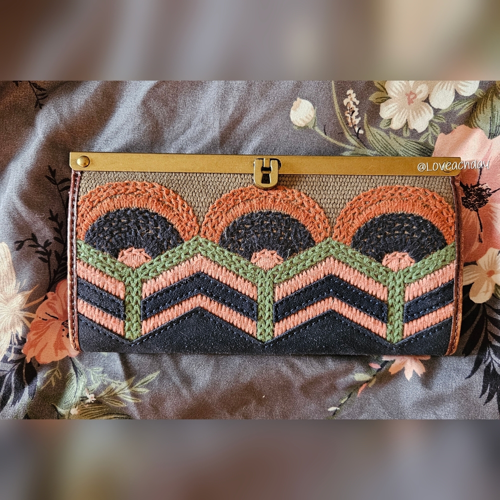 ✨️Fossil Live Long Vintage Woven Chevron Embroidered Long Clutch